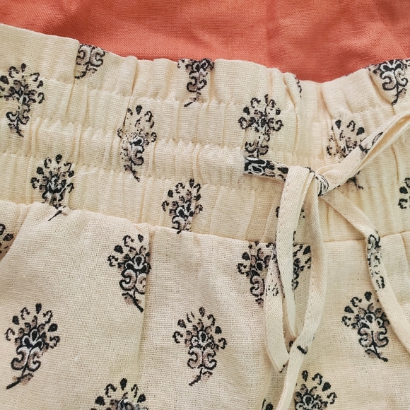 A New Day Bundle: 2 High-Rise Pull-On Lightweight Linen Blend Paperbag Shorts M - Picture 3 of 9